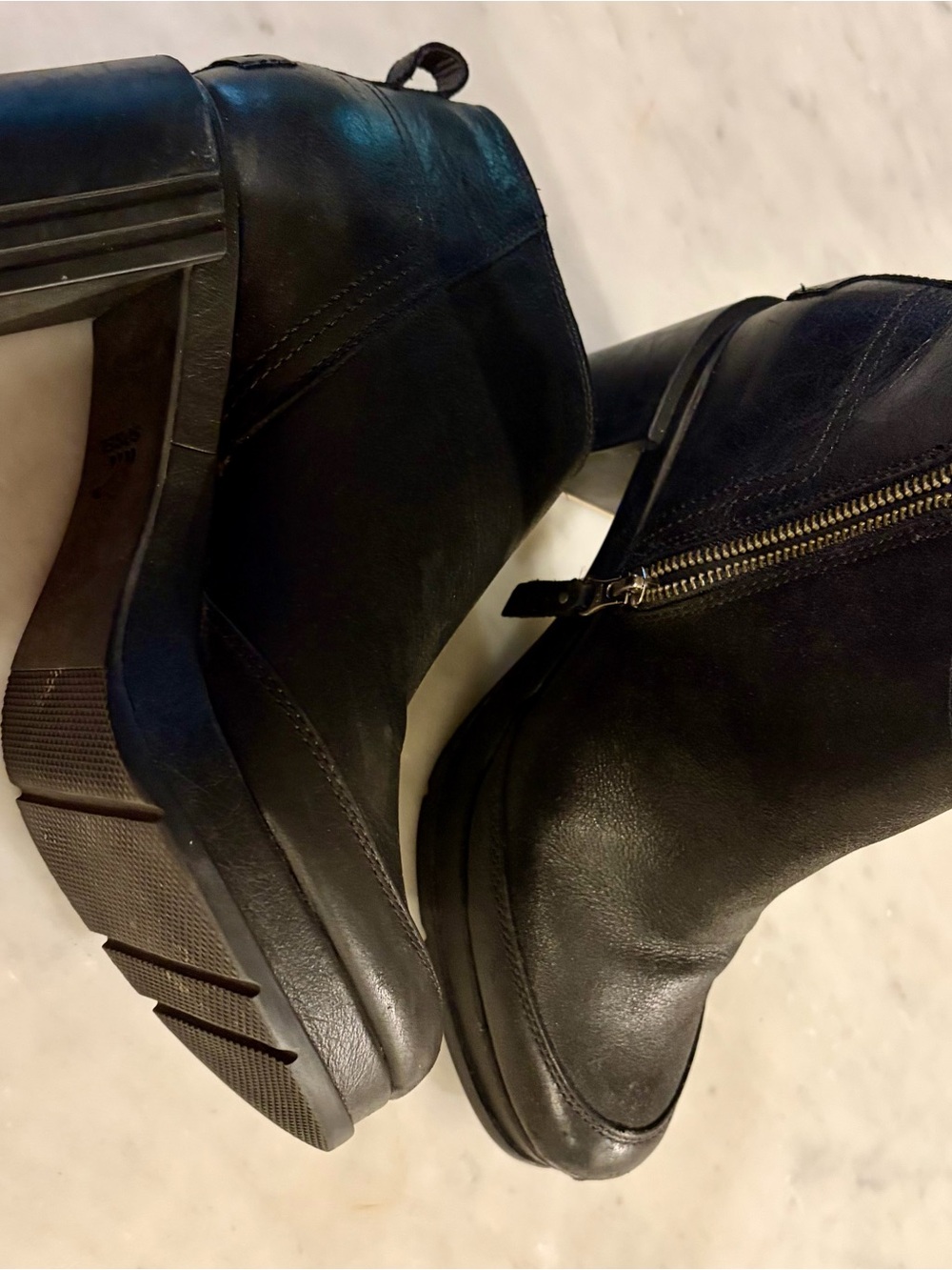 Sorel Black Leather Women's Ankle Boots with Side Zip